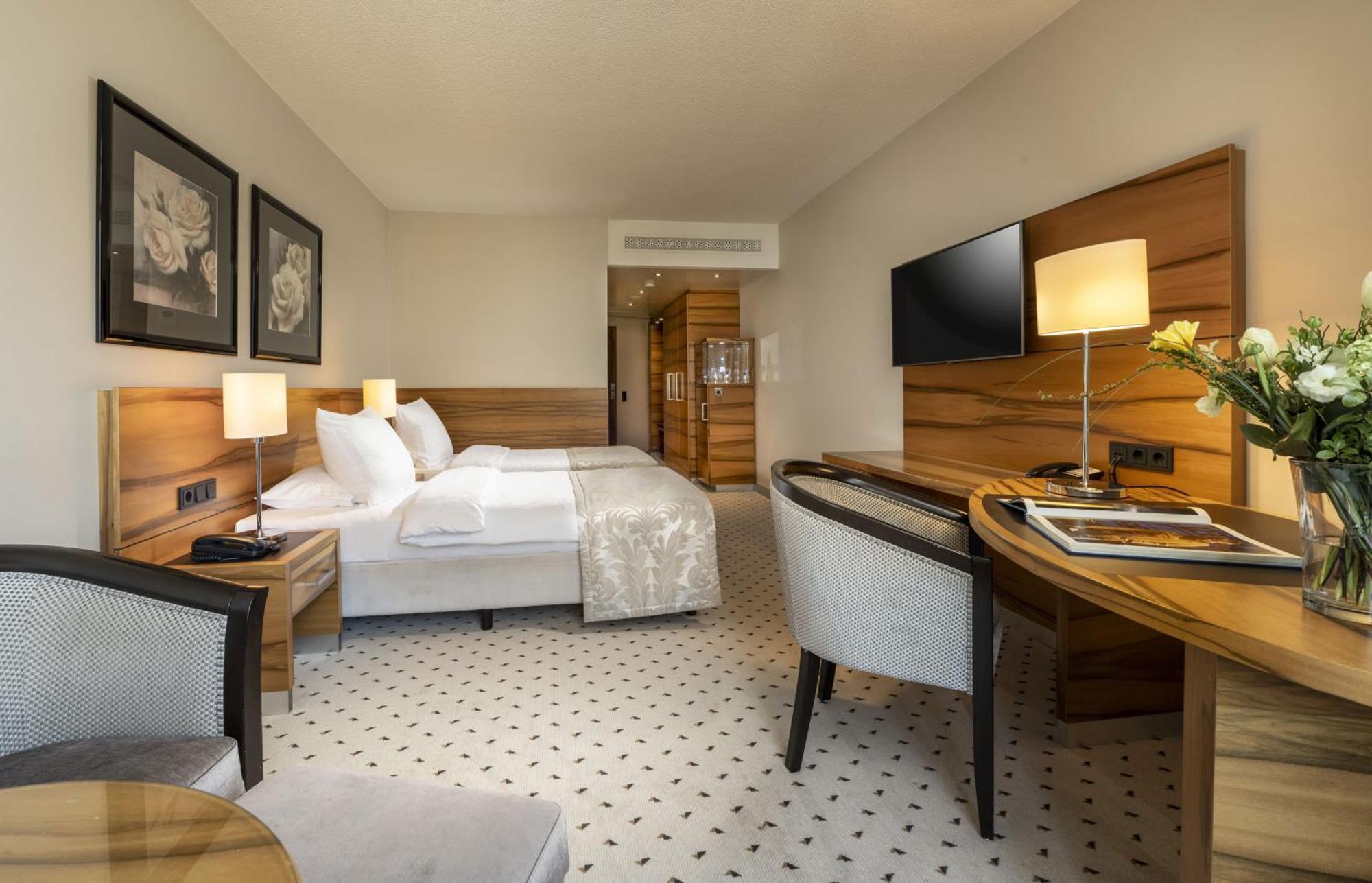 มาริทิม โฮเต็ล บาด ฮอมบูร์ก Hotel บาดฮอมบูร์ก ฟอร์ แดร์เฮอเฮอ ภายนอก รูปภาพ