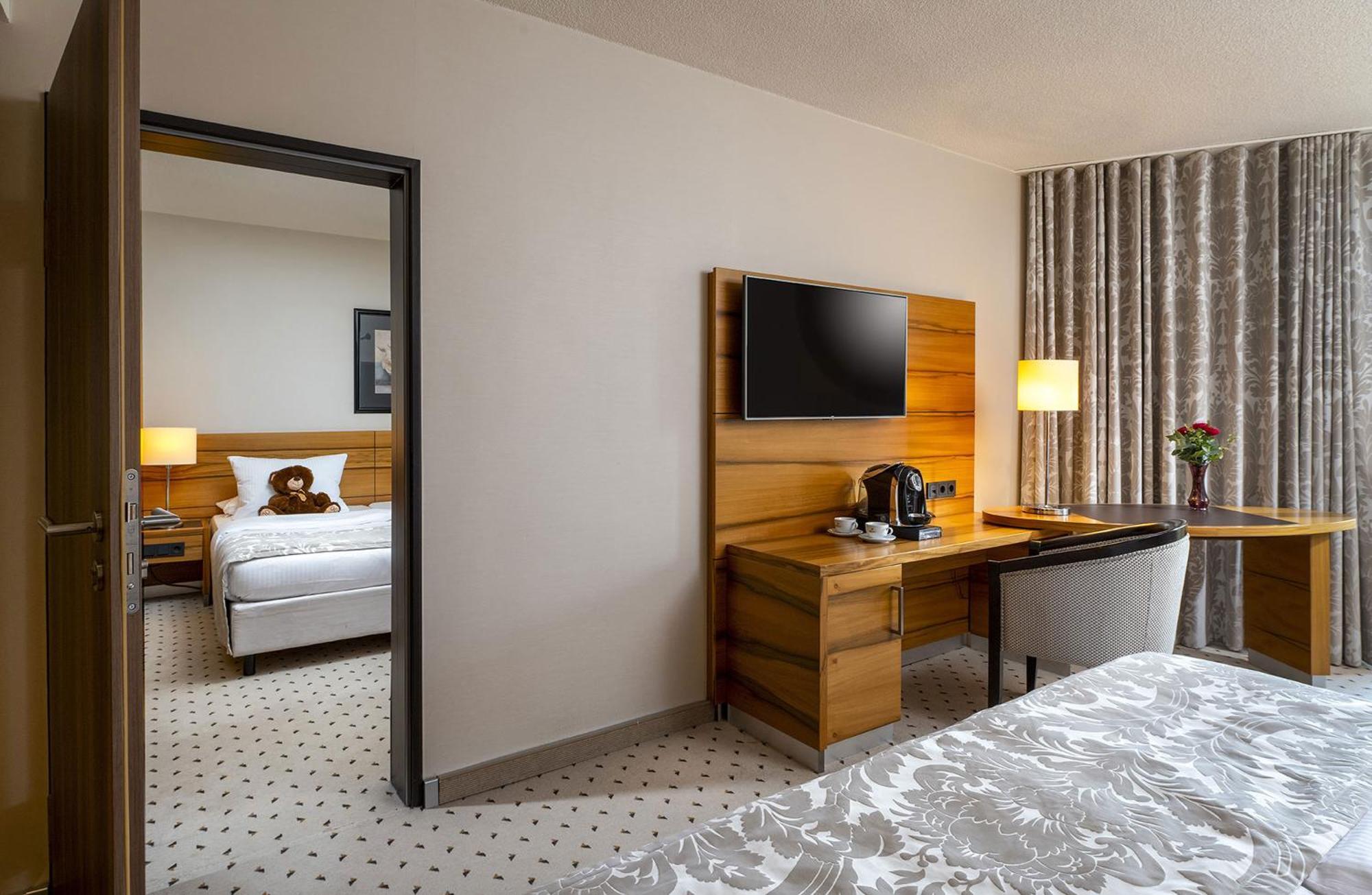 มาริทิม โฮเต็ล บาด ฮอมบูร์ก Hotel บาดฮอมบูร์ก ฟอร์ แดร์เฮอเฮอ ภายนอก รูปภาพ
