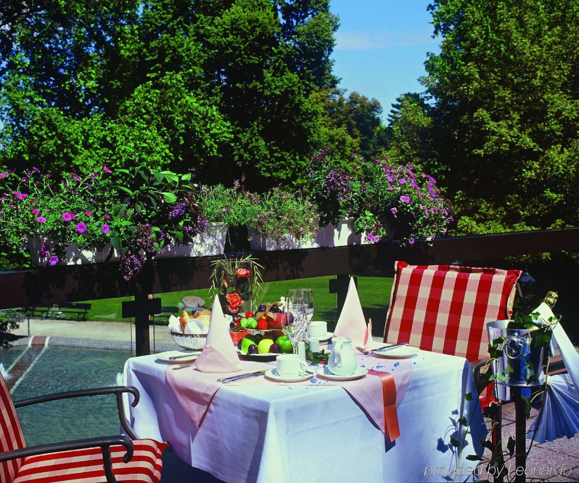 มาริทิม โฮเต็ล บาด ฮอมบูร์ก Hotel บาดฮอมบูร์ก ฟอร์ แดร์เฮอเฮอ ร้านอาหาร รูปภาพ